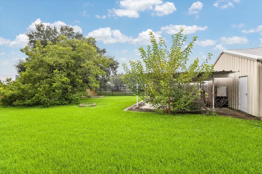 More Photos Of 1330 Des Jardines St, Houston Office Residential For Sale