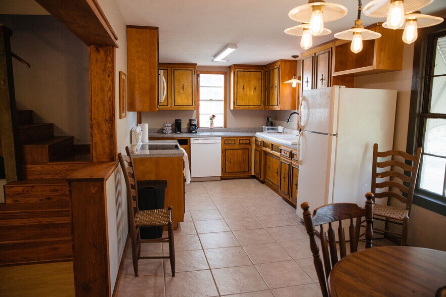 More Photos Of 128 River Rd, Marshall General Retail For Sale