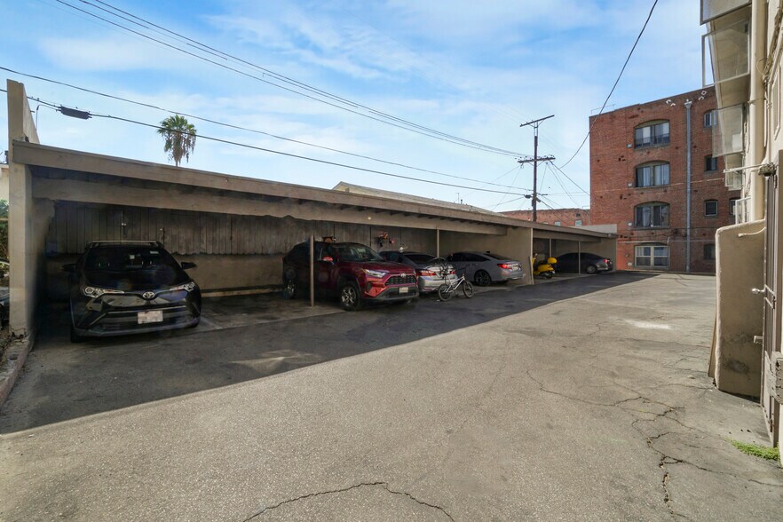 More Photos Of 228 S Mariposa Ave, Los Angeles Apartments For Sale