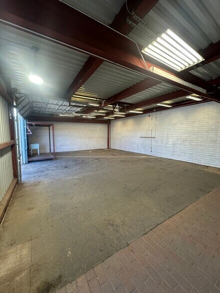 More Photos Of 2605 E Adams St, Phoenix Showroom For Sale