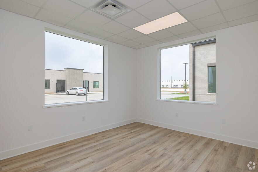 More Photos Of 30625 Kingsland Blvd, Brookshire Medical For Lease