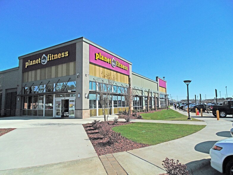 More Photos Of 1916 Skibo Rd, Fayetteville Unknown For Lease