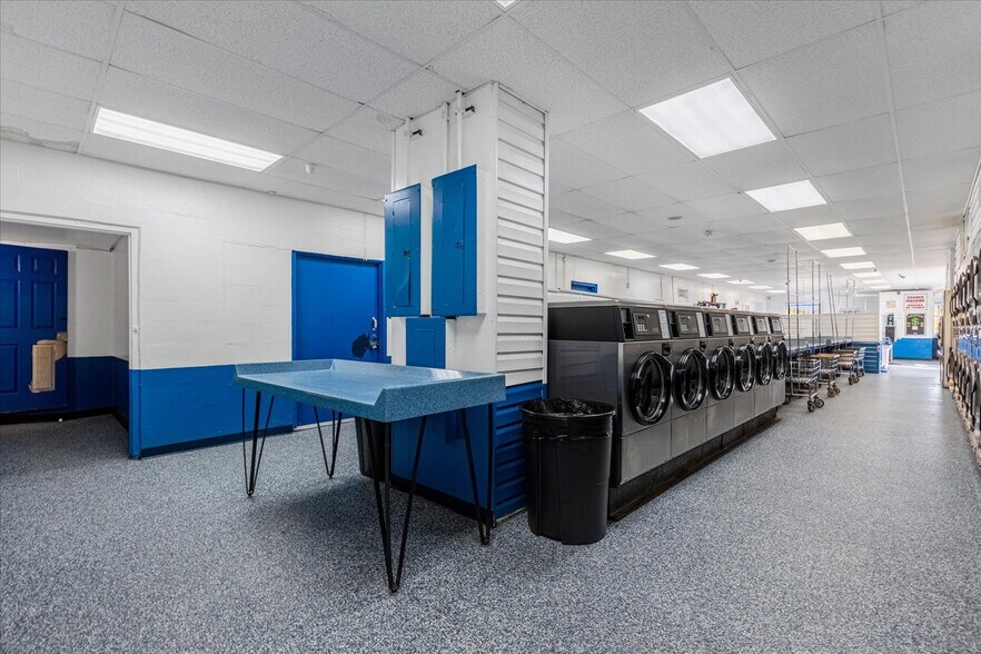 More Photos Of 701 E Canal St, Mulberry Convenience Store For Sale