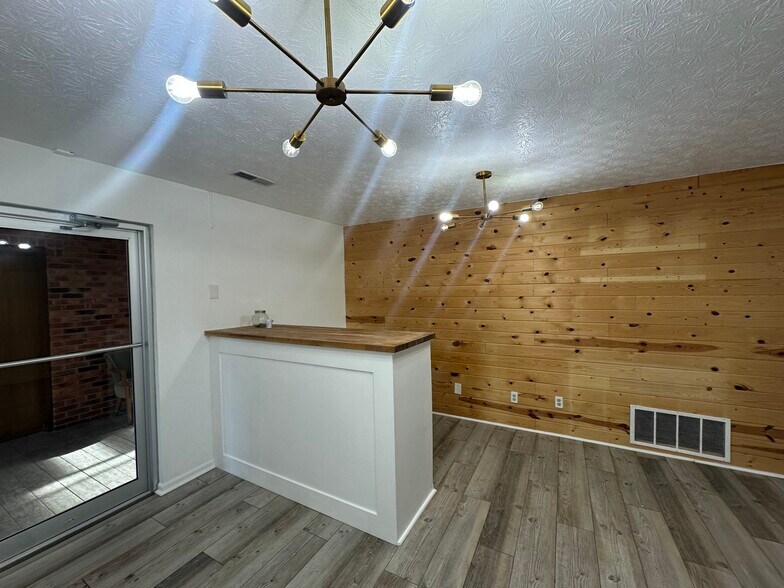 More Photos Of 5598 Glenway Ave, Cincinnati Office For Lease