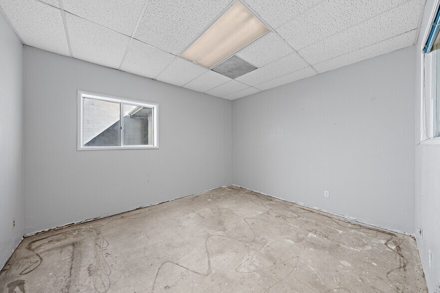 More Photos Of 5146 Maine Ave, Baldwin Park Flex For Lease