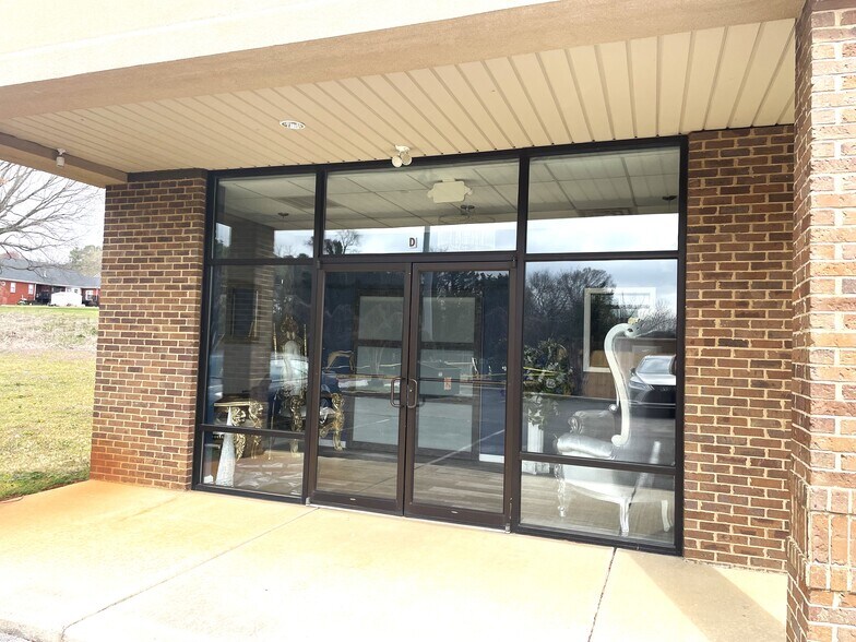 More Photos Of 2055 Blue Spring Rd, Huntsville Storefront Retail Office For Sale