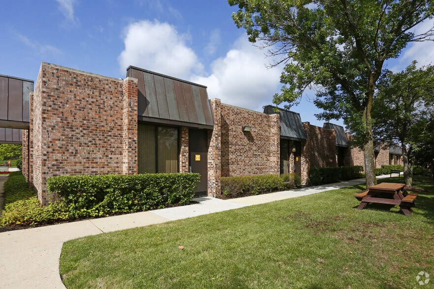 More Photos Of 333 Skokie Blvd, Northbrook Medical For Lease