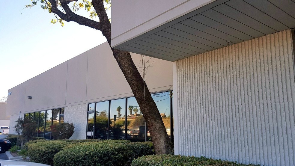 More Photos Of 1060-1072 N Kraemer Pl, Anaheim Manufacturing For Lease