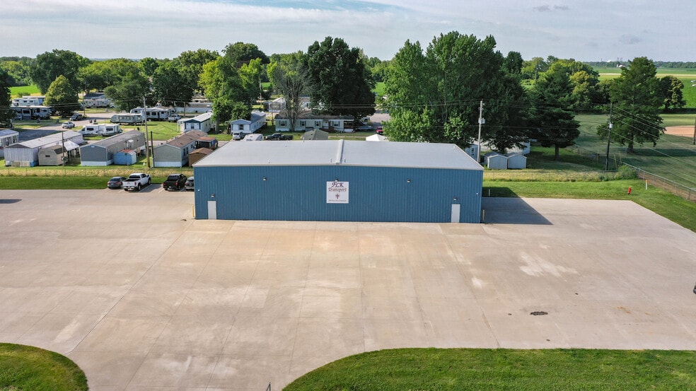More Photos Of 300 Rou des Chateaux, Bethalto Parking Garage For Sale
