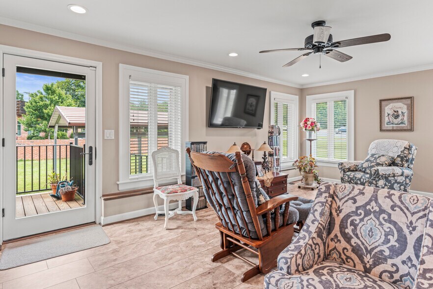 More Photos Of 128 Killian Farm Rd, Stanley Medical For Lease