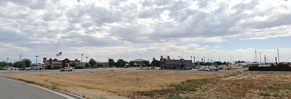 More Photos Of Merle Haggard Dr, Bakersfield Storefront For Lease