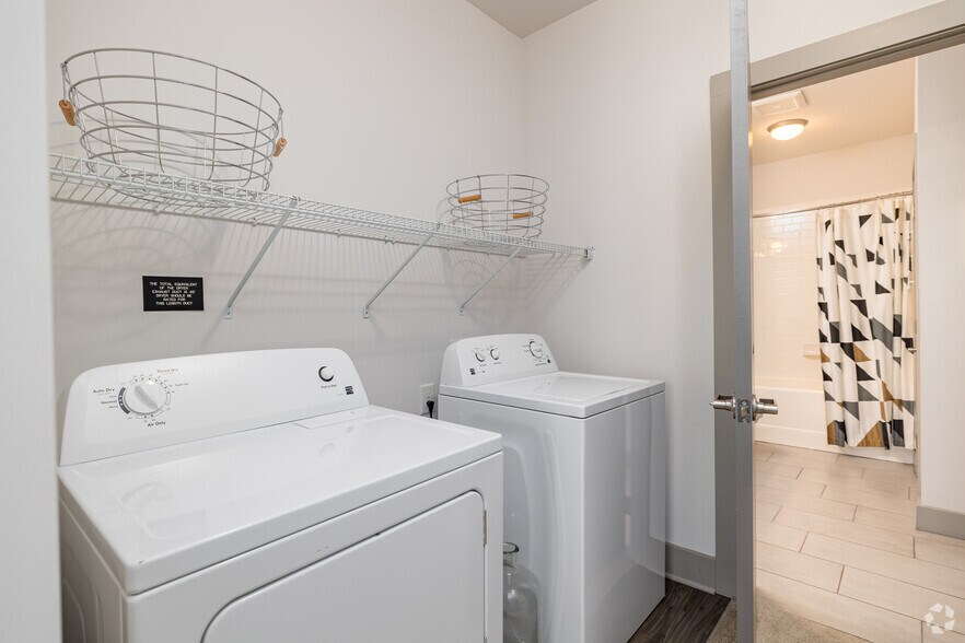 More Photos Of 930 Howell Mill Rd NW, Atlanta Apartments For Lease