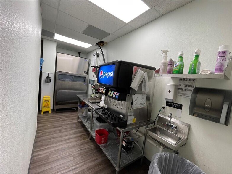 More Photos Of 1002 Victoria, Refugio Restaurant For Sale