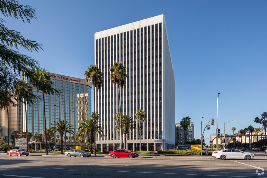 More Photos Of 5901 W Century Blvd, Los Angeles Coworking Space