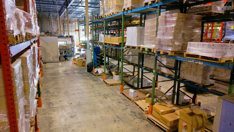 More Photos Of 1361-1363 NW 155th Dr, Miami Warehouse For Lease