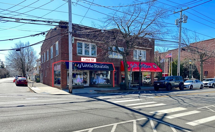 Primary Photo Of 454 Main St, Islip Storefront Retail Residential For Lease