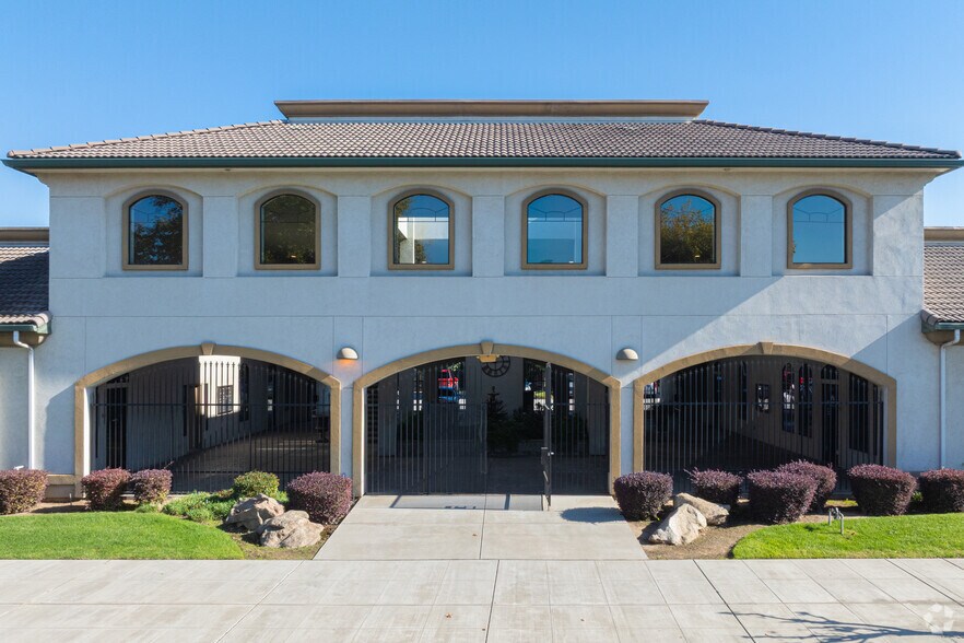 More Photos Of 321 W Yosemite Ave, Madera Office Residential For Sale