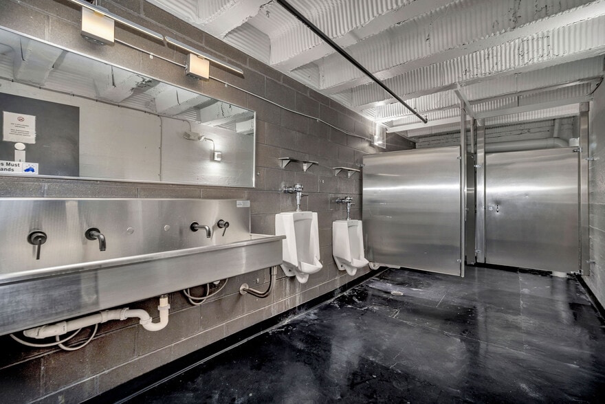 More Photos Of 331 E 13th St, Cincinnati Restaurant For Lease