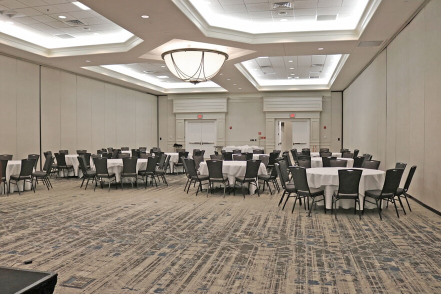 More Photos Of 327 Fountains Pky, Fairview Heights Hotel For Sale
