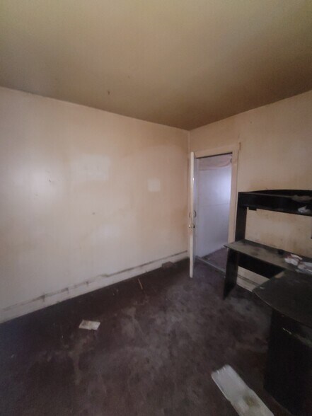 More Photos Of 1823 W 8th St, Muncie Multifamily For Sale