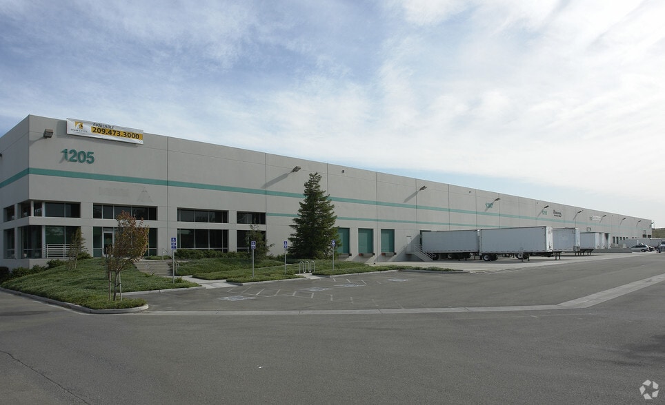 Primary Photo Of 1205-1217 Moffat Blvd, Manteca Distribution For Lease