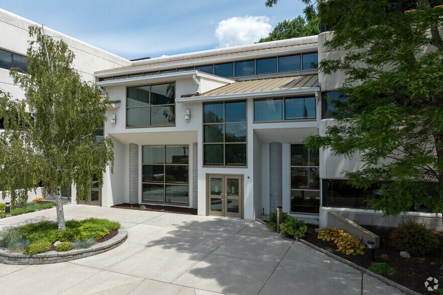More Photos Of 148 East Ave, Norwalk Medical For Sale