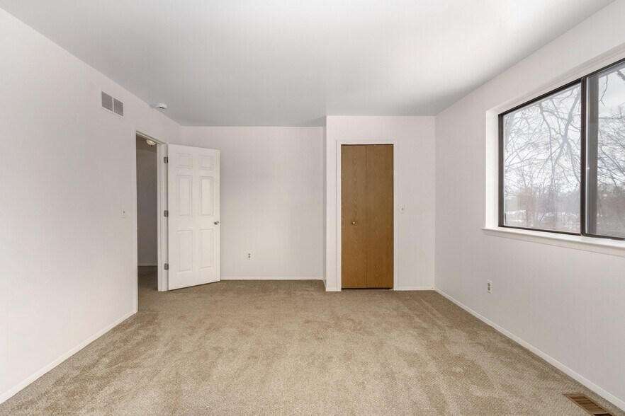 More Photos Of 223 Summit Rdg, White Lake Apartments For Sale