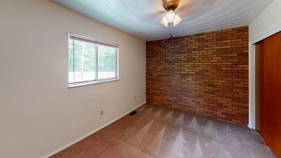 More Photos Of 5031 W Pea Ridge Rd, Huntington Apartments For Sale