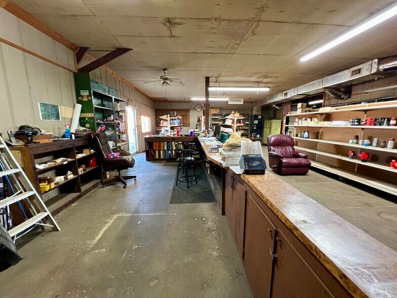 More Photos Of 402 Bermuda st, Quitman Flex For Sale