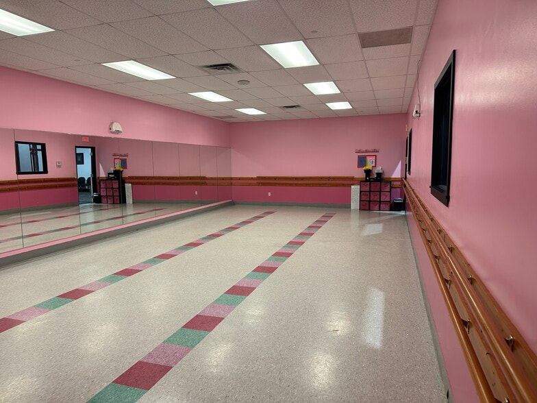 More Photos Of S63W13700 Janesville Rd, Muskego General Retail For Lease