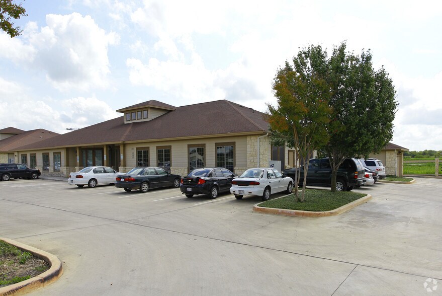 More Photos Of 1921 Corporate Dr, San Marcos Office For Lease