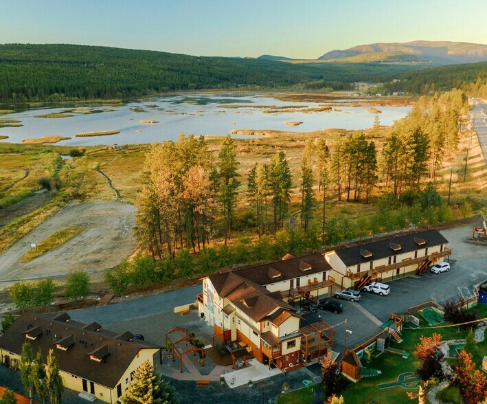 More Photos Of 590 Van Horne St S, Cranbrook Hotel For Sale