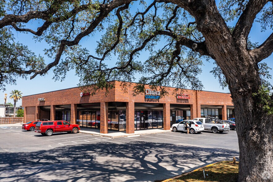 More Photos Of 6703 Bandera Rd, San Antonio Storefront For Sale