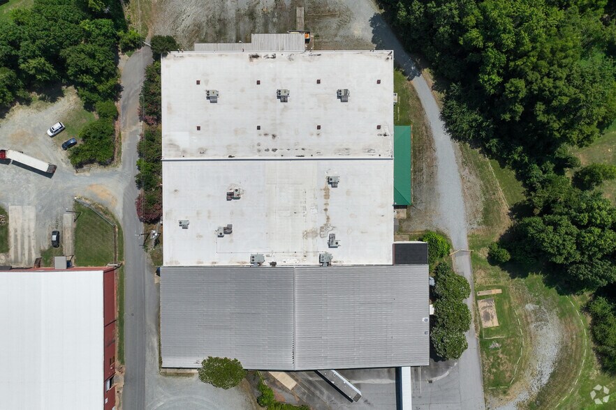 More Photos Of 100 E Newberry Ave, Liberty Manufacturing For Lease