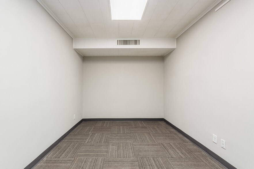 More Photos Of 1251 W Broad St, Columbus Storefront Retail Office For Sale