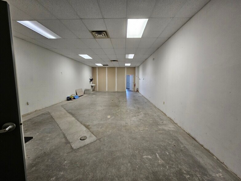 More Photos Of 4100-4130 Wilder Rd, Bay City Storefront For Lease