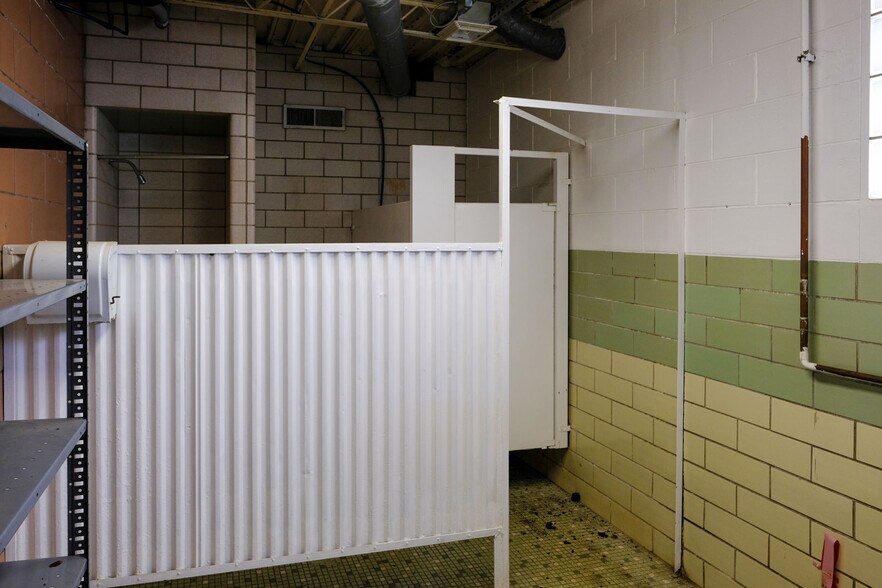 More Photos Of 408 W Main St, Benton Harbor Freestanding For Lease