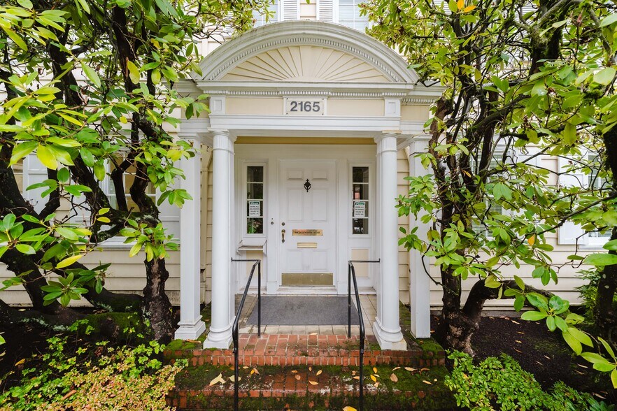 More Photos Of 2165 SW Main St, Portland Office For Sale