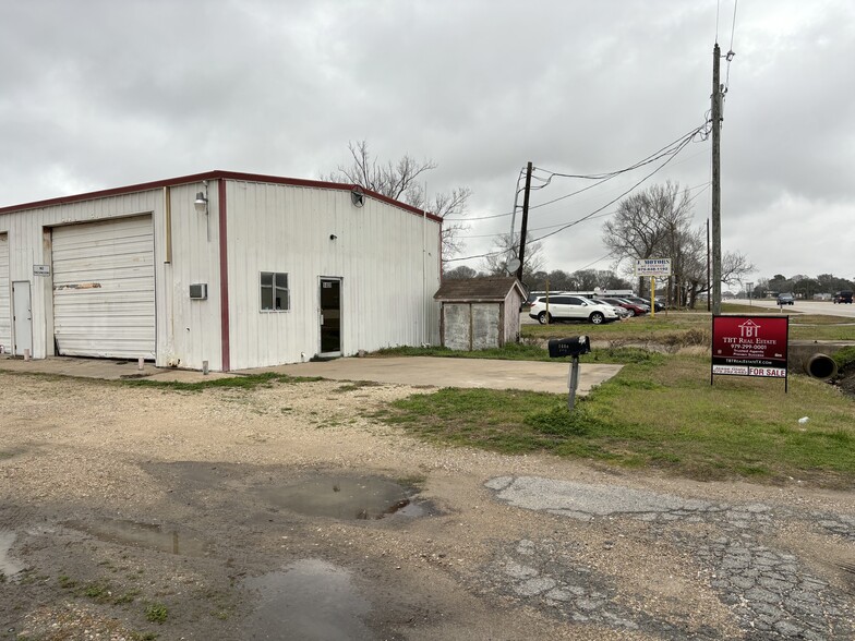 Primary Photo Of 1408 S Velasco St, Angleton Manufacturing For Sale