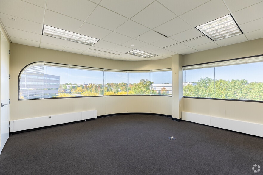 More Photos Of 7 Becker Farm Rd, Roseland Office For Lease