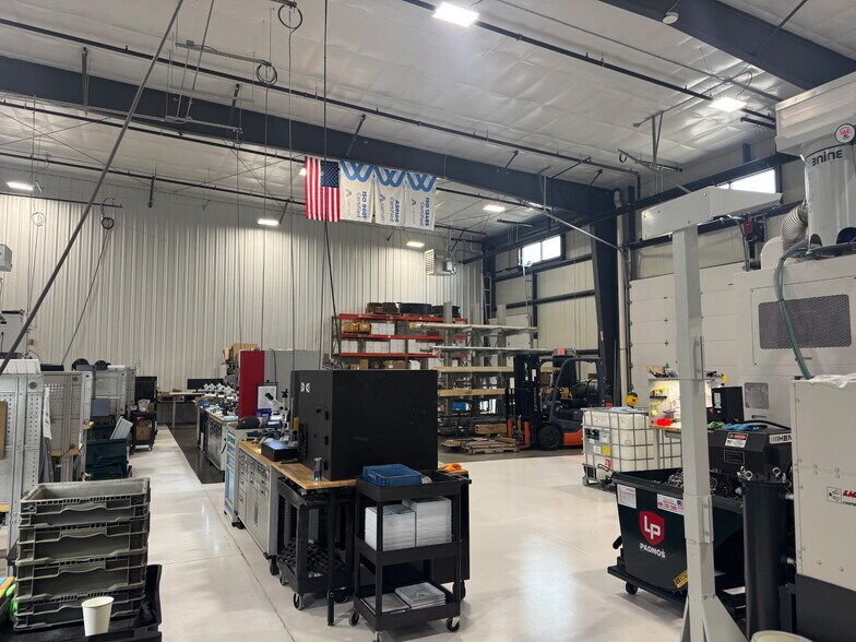 More Photos Of 1535 Steele Ave SW, Grand Rapids Distribution For Lease