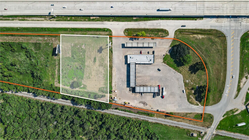 More Photos Of 5168 NE I 10 Frontage Rd, Sealy General Retail For Sale