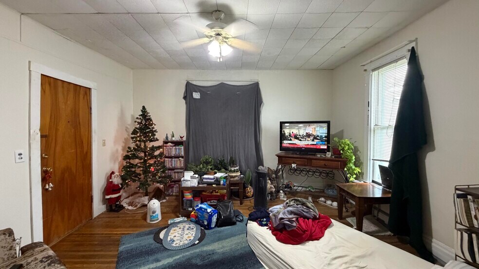 More Photos Of 200 N Jefferson St, Abingdon Apartments For Sale