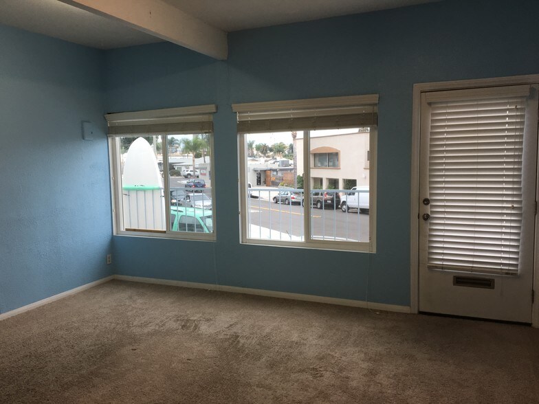 More Photos Of 208 Calle De Los Molinos, San Clemente Showroom For Lease