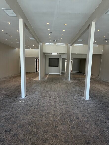 More Photos Of 8262 Melrose Ave, Los Angeles Storefront Retail Residential For Sale