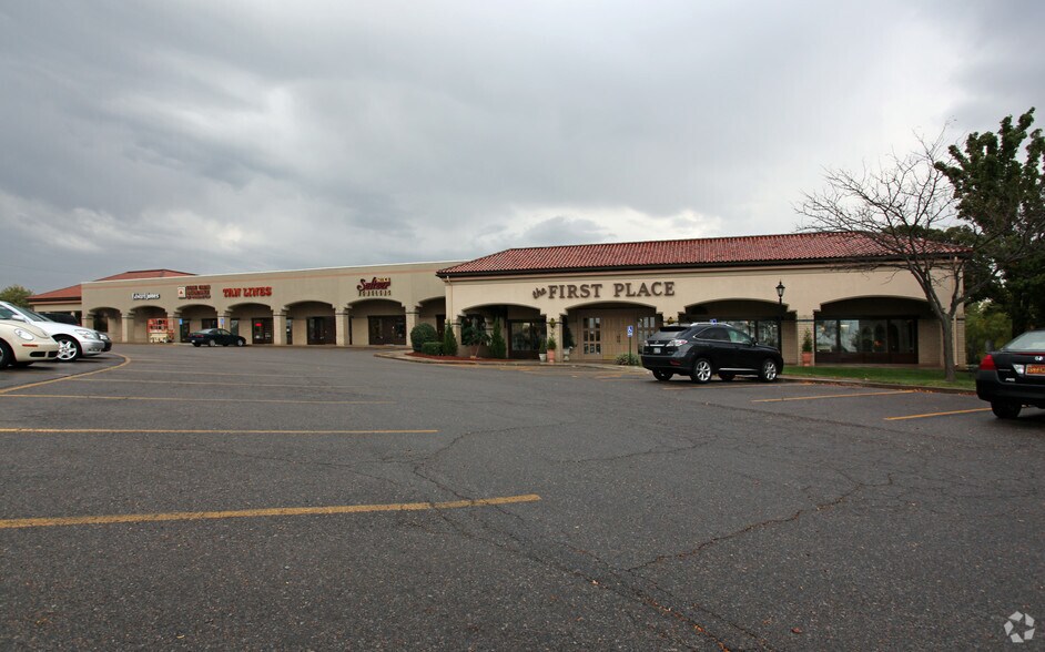 More Photos Of 2929 N Rock Rd, Wichita Unknown For Lease