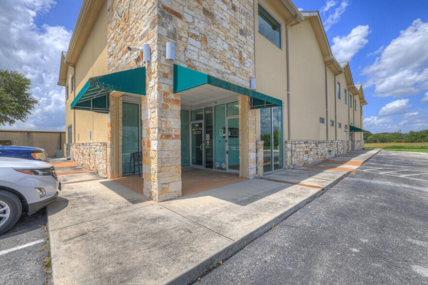Primary Photo Of 936 TX-123 Hwy, Seguin Medical For Lease