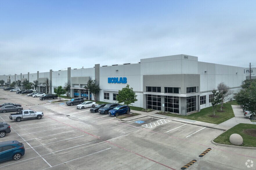 Primary Photo Of 8846 N Sam Houston Pky W, Houston Warehouse For Lease