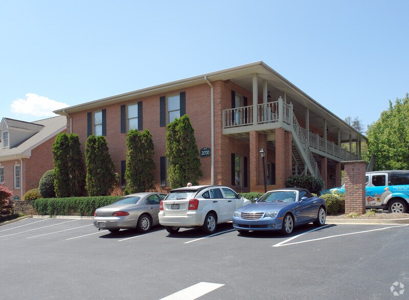 More Photos Of 2050 Buford Hwy, Buford Unknown For Lease