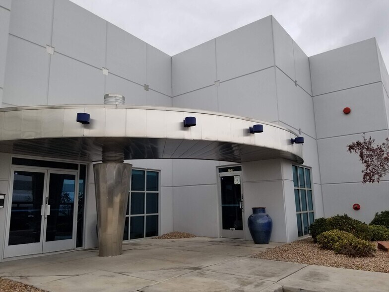 More Photos Of 3720 W Oquendo Rd, Las Vegas Warehouse For Lease